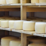 Mlijeko i sir na kućnom pragu