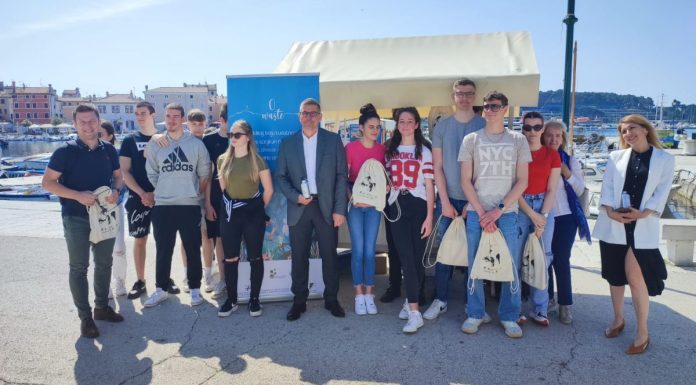 Na glavnom rovinjskom trgu predstavljen projekt ”0 – waste raising awareness kit”